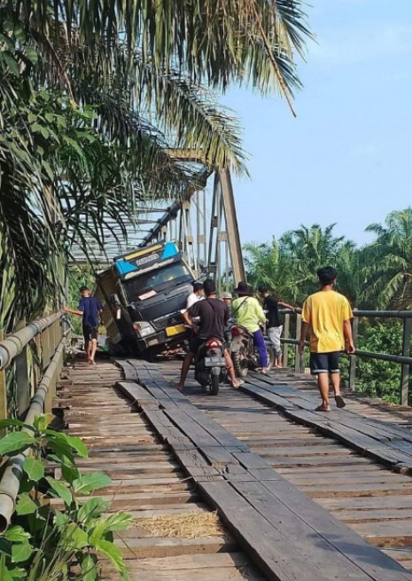 Kondisi Jembatan Kayu Mengkhawatirkan, Masyarakat Berharap Dijadikan Permanen