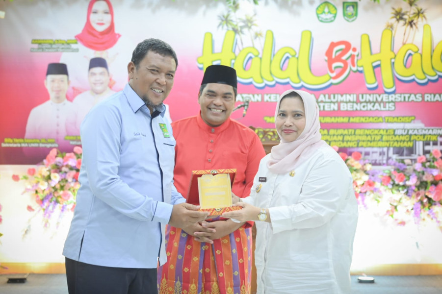 Gelar Halal bi Halal IKA Unri Bengkalis Beri Penghargaan Kepada Bupati Kasmarni