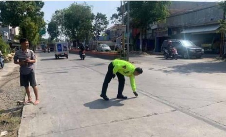 Letakkan Handphone di Dashboard Motor dan Meledak, 1 Tewas, 1 Luka-luka