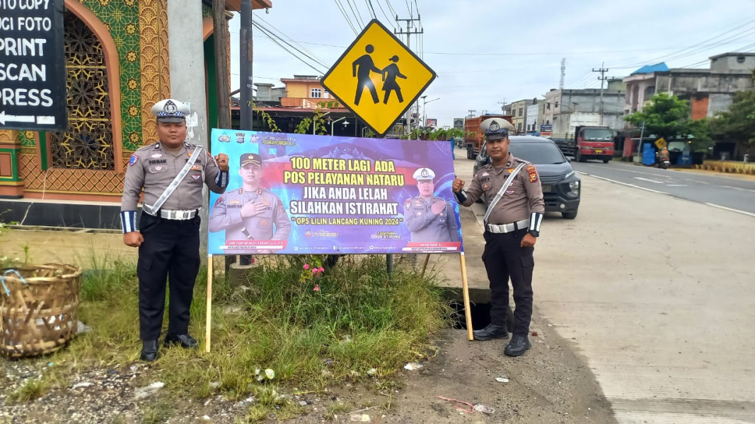 Polres Inhu Pasang Spanduk dan Siarkan Imbauan Radio untuk Amankan Natal dan Tahun Baru