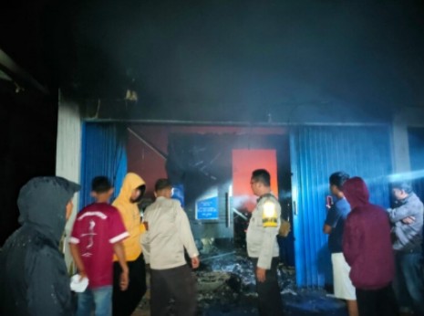 Gedung BRI Peranap Ludes Terbakar Diduga Arus Pendek Listrik