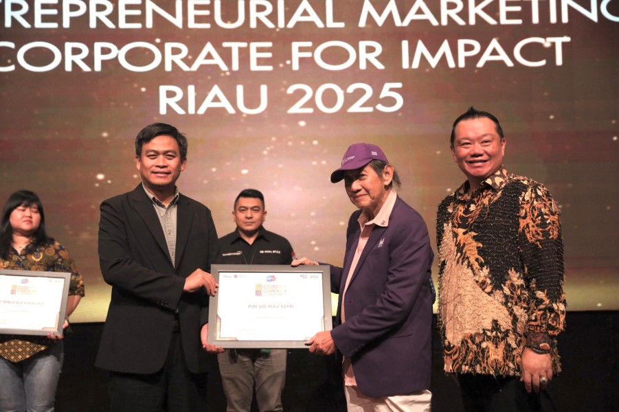 Inovasi Digital dan Energi Hijau Antar PLN Sabet Penghargaan Entrepreneurial Marketing 2025 di Pekanbaru