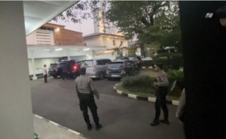 Polisi Berjaga Saat KPK Geledah Rumah Dinas Mentan Syahrul Yasin Limpo
