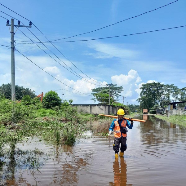 PLN Ingatkan Masyarakat Waspada Bahaya Listrik Selama Musim Hujan dan Cuaca Ekstrem