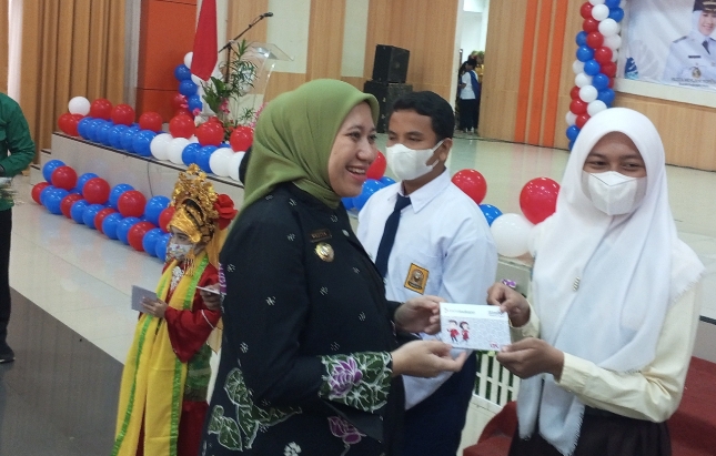 Bupati Rezita Meylani Yopi Hadiri Peringati Hari Anak Nasional Tingkat Kabupaten Inhu