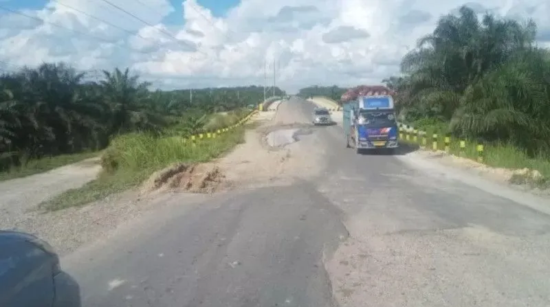 40 Persen Ruas Jalan Kewenangan Provinsi Riau dalam Kondisi Rusak