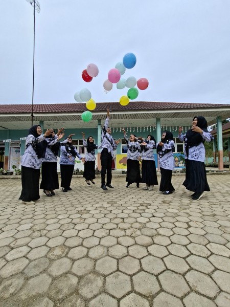 SDN 023 Beligan Rayakan Hari Guru ke-80 dengan Meriah, Kepsek Beri Apresiasi dan Hadiah untuk Guru