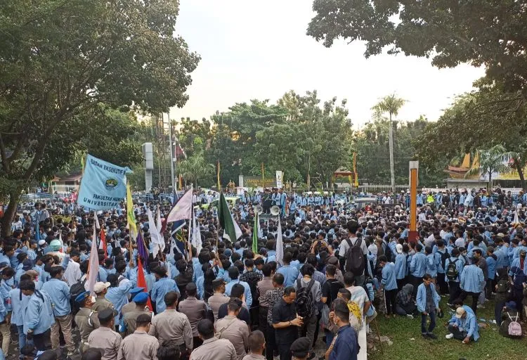 Mahasiswa Universitas Riau Ancam Kerahkan Massa Lebih Besar Jika Tuntutannya Tak Diakomodir