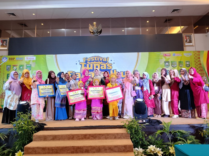 Dinas Pendidikan Inhu Torehkan Prestasi di Festival Tunas Bahasa Ibu Tingkat Provinsi Riau 2025