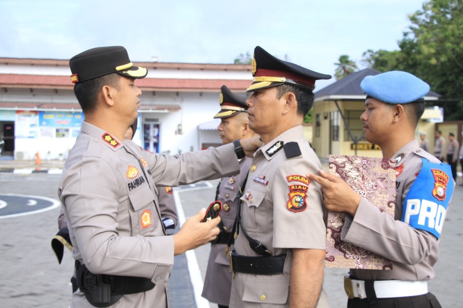 Mantan Kapolsek Pasir Penyu Resmi Jadi Wakapolres Inhu, Kapolres Pimpin Langsung Upacara Sertijab