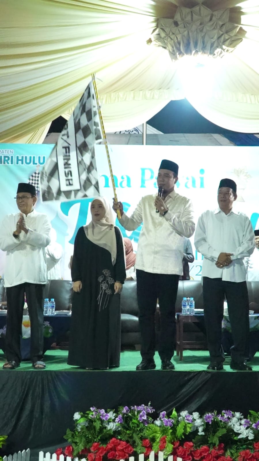 Meriah dan Penuh Makna, Bupati Inhu Lepas Pawai Takbir Keliling dengan Becak
