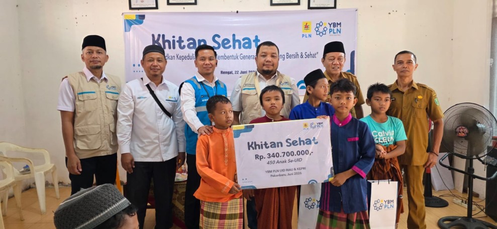 YBM PLN Hadirkan Senyum di Libur Sekolah Lewat Khitan Massal dan Bantuan Pendidikan