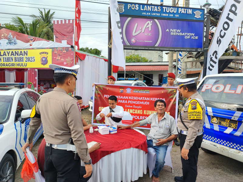 Satlantas Polres Inhu Periksa Kesehatan Sopir untuk Cegah Laka Lantas Selama Operasi Lilin 2024