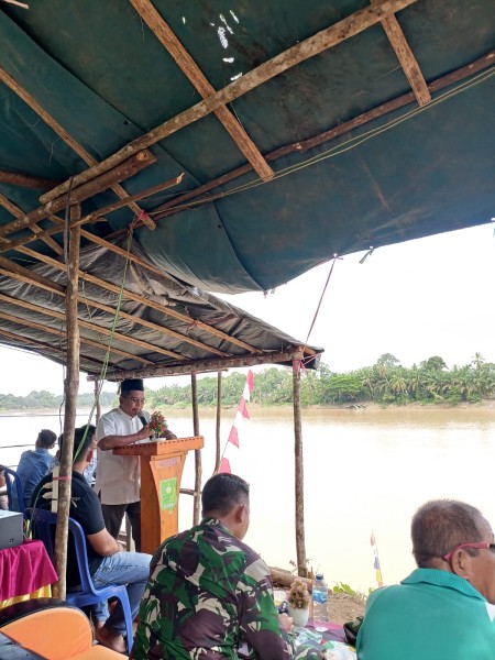 Meriah! 83 Sampan Mini Ramaikan Lomba Pacu di Tepian Teberau