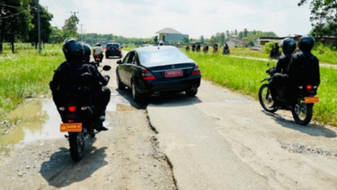 Usai Lewati Jalan Hancur, Jokowi: Mulus, Enak, Sampai Tertidur