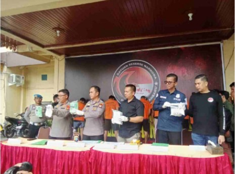 Polresta Pekanbaru Gagalkan Peredaran 4 Kg Sabu, 4 Orang Diringkus