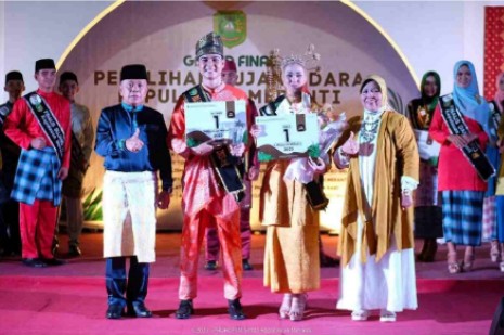 Muhammad Fikri Haikal dan Siti Nurhumairoh Terpilih Jadi Bujang Dara Meranti 2023, Asmar Minta Ikut Promosikan Daerah