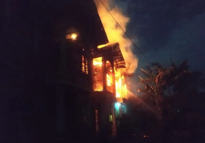 Lima Rumah Dempet di Pekanbaru Ludes dilahap Api