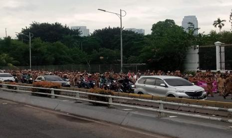 Ratusan Kepala Desa Demo ke DPR Tuntut Masa Jabatan Diperpanjang