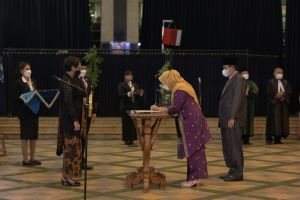 Prof Sri Indarti Resmi Jabat Rektor Unri
