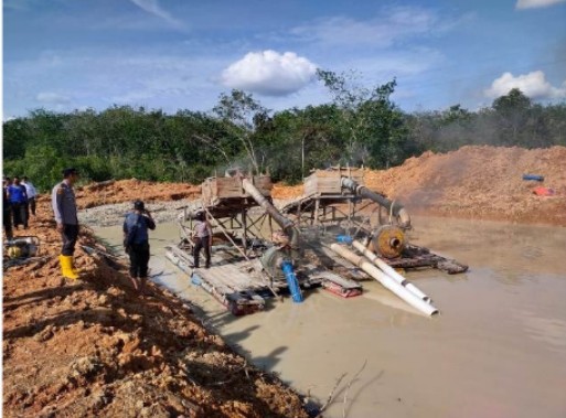 Siap di bakar rakitnya hanya dua hari siap dibakar sudah berkerja lagi simodal (Peti) ilegal