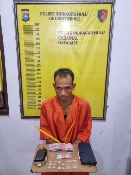 Kakek Petani di Batang Cenaku Ditangkap, Polisi Temukan 13 Paket Sabu di Rumahnya