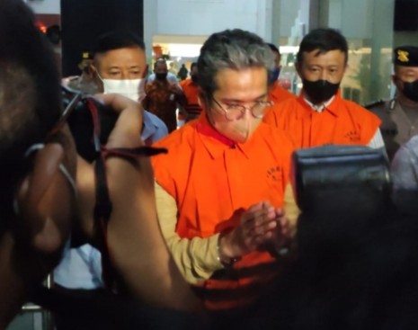 Tilep Duit Rp9,7 Miliar, Bupati Bangkalan Nonaktif Abdul Latif Amin Imron Dijebloskan ke Lapas Sukamiskin