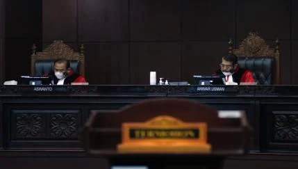 MK Tolak Gugatan Soal Nikah Beda Agama