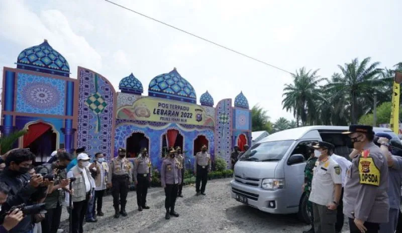 Gubernur Riau Tinjau Pos Pelayanan Terpadu Lebaran  2022 di Perbatasan Riau-Sumut