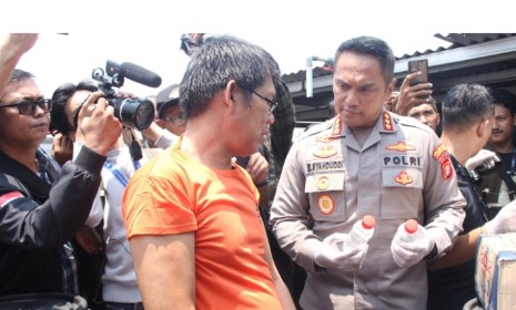 Polisi Gerebek Pabrik Miras Rumahan, Omsetnya Rp80 Juta per Bulan