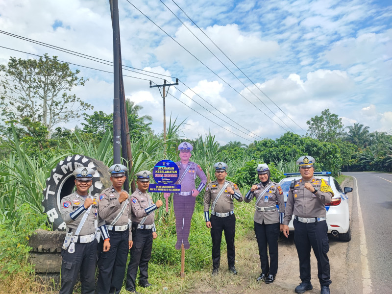 Polisi Bayangan Hadir di Titik Rawan Laka Lantas Inhu, Kasat Lantas: Solusi Baru untuk Meningkatkan Kamseltibcarlantas
