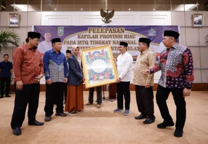 Gubernur Riau Lepas 54 Kafilah ke MTQ Nasional XXIX Kalimantan Selatan