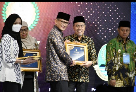 Gubri Syamsuar Sabet Enam Kategori Anugerah Adinata Syari'ah 2023