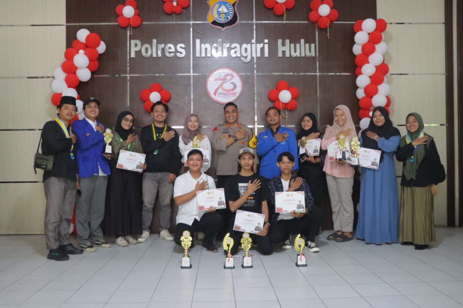 Kapolres Inhu Serahkan Hadiah Kepada Pemenang Perlombaan Hari Bhayangkara Ke-78
