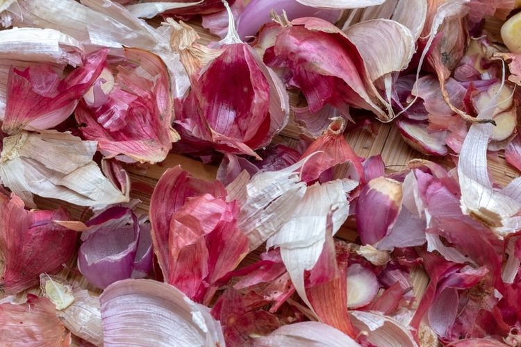 Cara Cepat Kupas Bawang Merah, Tidak Bikin Pedih Mata