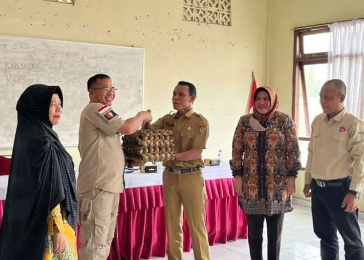 Pemkab Kampar bagikan 600 Telur dibagikan Kepada keluarga beresiko Stunting