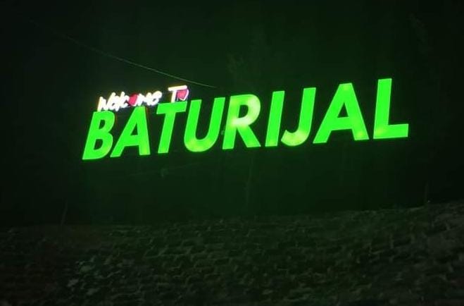 Viral, Bertulisan BATURIJAL di Bukit Petar Muncul Mendadak dan Bikin Terang