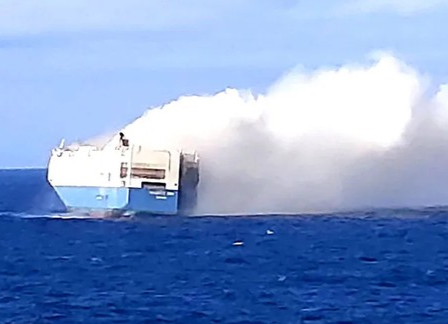Kapal Kargo Pengangkut Ribuan Mobil Mewah Terbakar di Samudera Atlantik