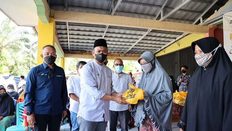 PTPN V Distribusikan 1,4 ton Minyak Goreng Murah
