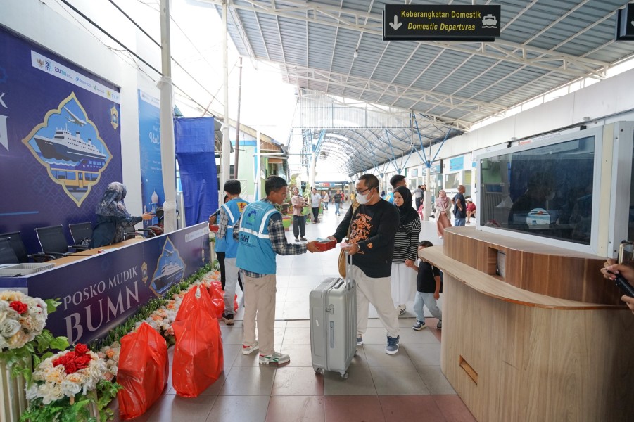 Posko Mudik Bersama BUMN di Karimun: PLN Hadirkan Layanan Kesehatan dan Kenyamanan untuk Pemudik