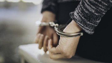 Polisi Tangkap Penipu Ratusan Mahasiswa IPB Terjerat Pinjol