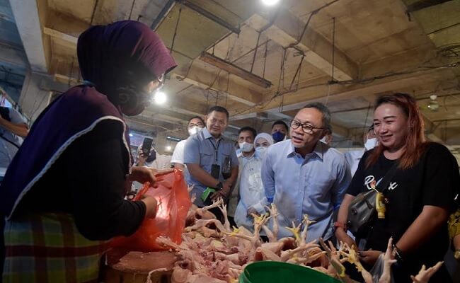 Mendag Zulhas Berikan Hadiah Umroh Bagi Pedagang Minyak Goreng Sawit