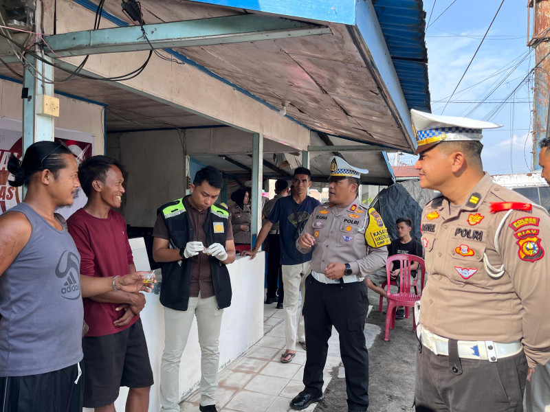 Antisipasi Laka, Kasat Lantas Cek Urine Puluhan Supir