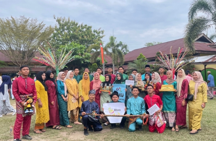 HUT Riau ke-67, SMAN 1 Rengat Barat Merangkai Berbagai Kegiatan