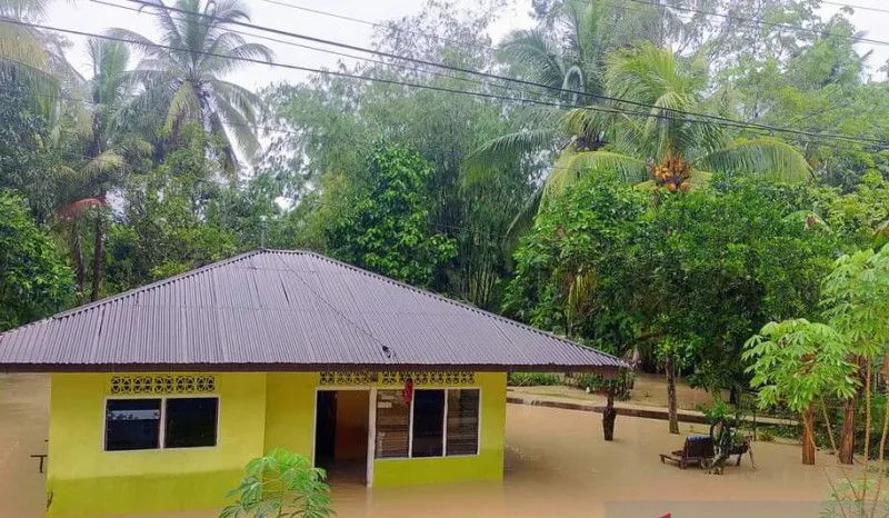 Sungai Meluap Rendam Rumah Warga di Kuansing