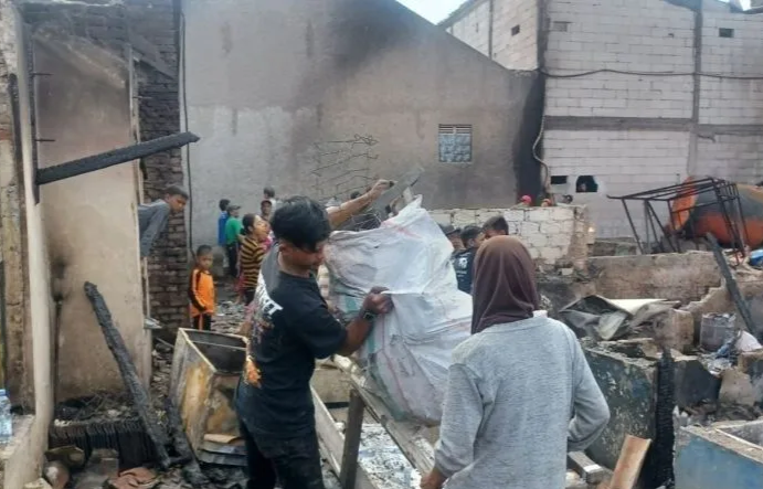 Kebakaran Melanda 25 unit Rumah dan Memaksa 102 orang mengungsi di Bandung