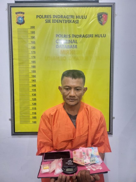 Polsek Batang Cenaku Ungkap Kasus Narkoba, 14 Paket Sabu Diamankan dari Rumah Emon