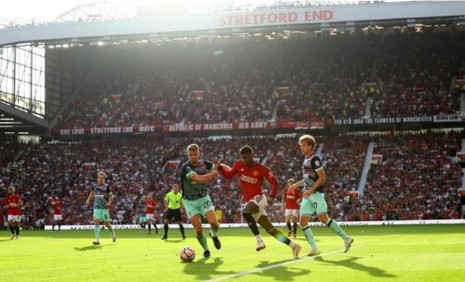 Menang Dramatis Atas Brentford, MU Mulai Bangkit