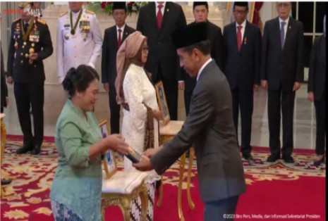 Jokowi Anugerahi Gelar Pahlawan Nasional ke 6 Tokoh