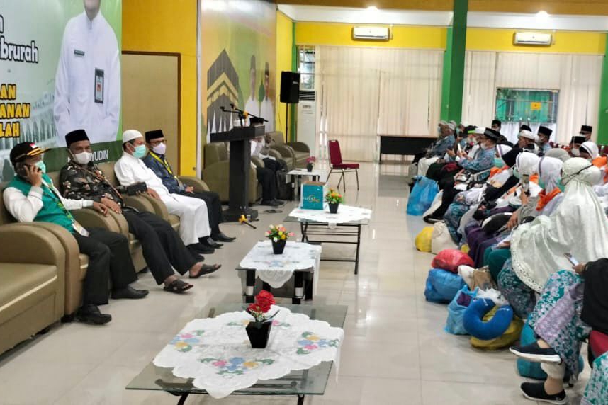 Tiba di Pekanbaru, 6 Orang Jamaah Haji Positif Covid-19